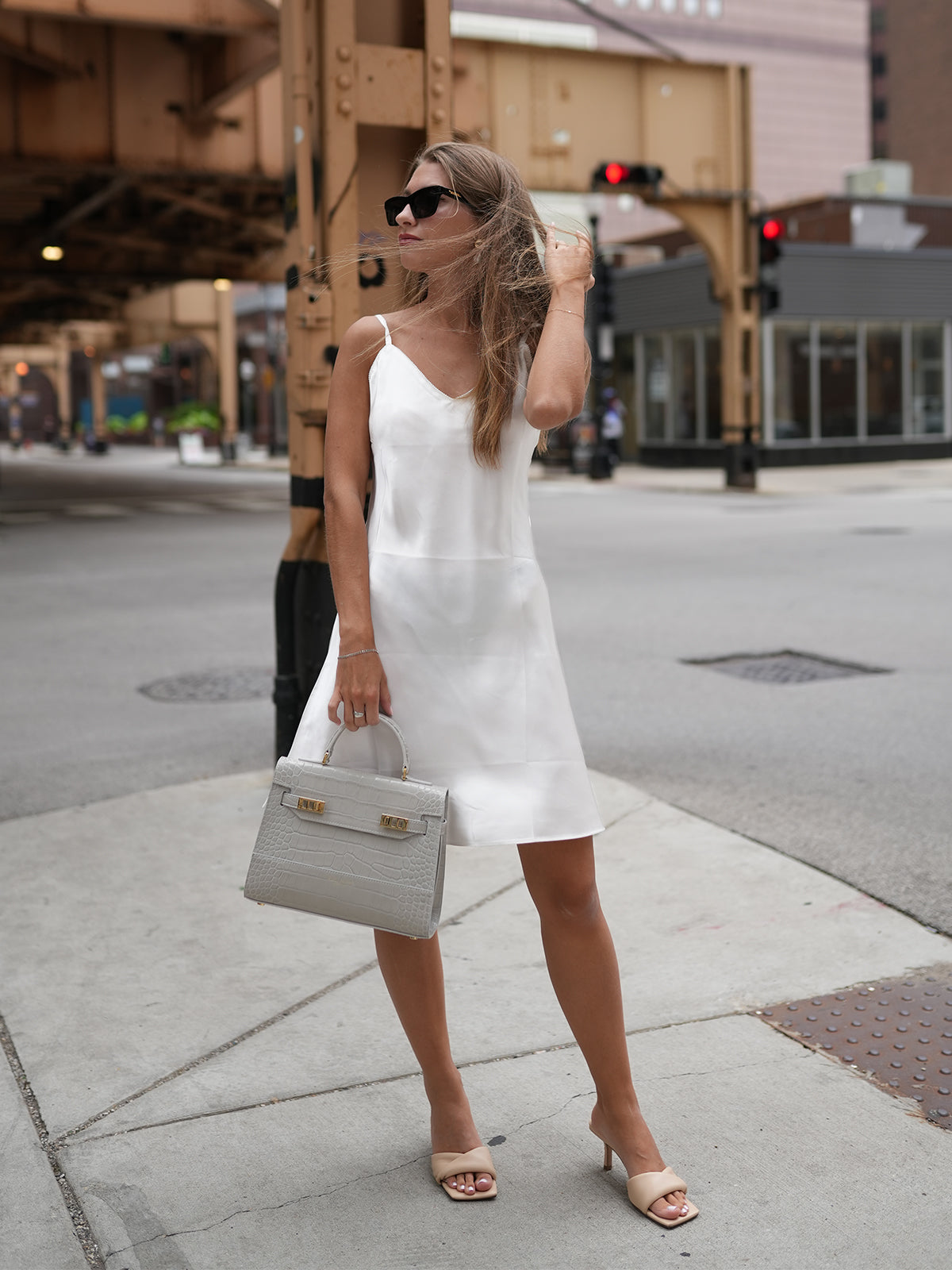 Kerstin | Luxe Korte Zijde Jurk met Verleidelijke V-Hals