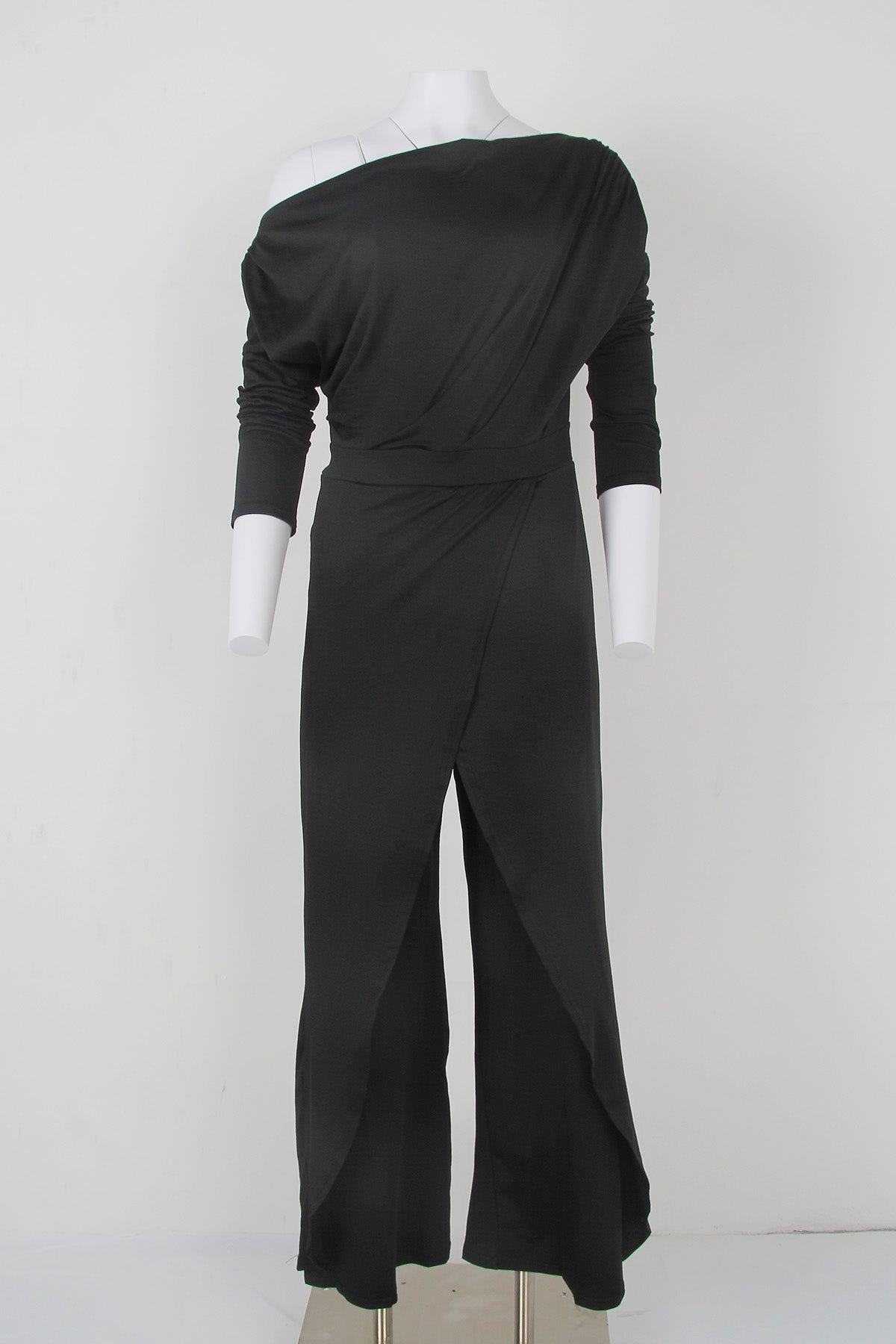 Alara | Elegante, schuine jumpsuit met één schouder