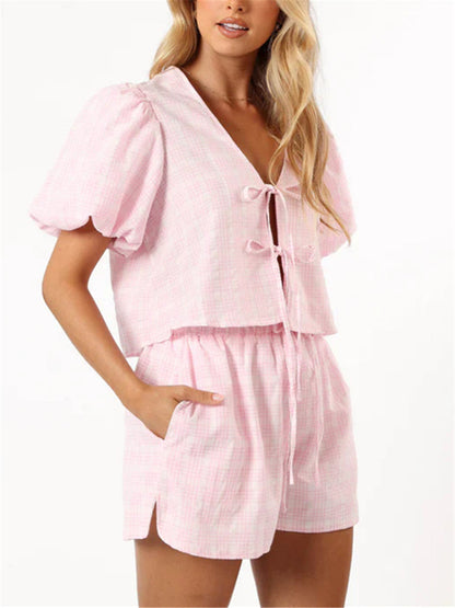 Camella | Blouse en shorts met V-hals en pofmouwen