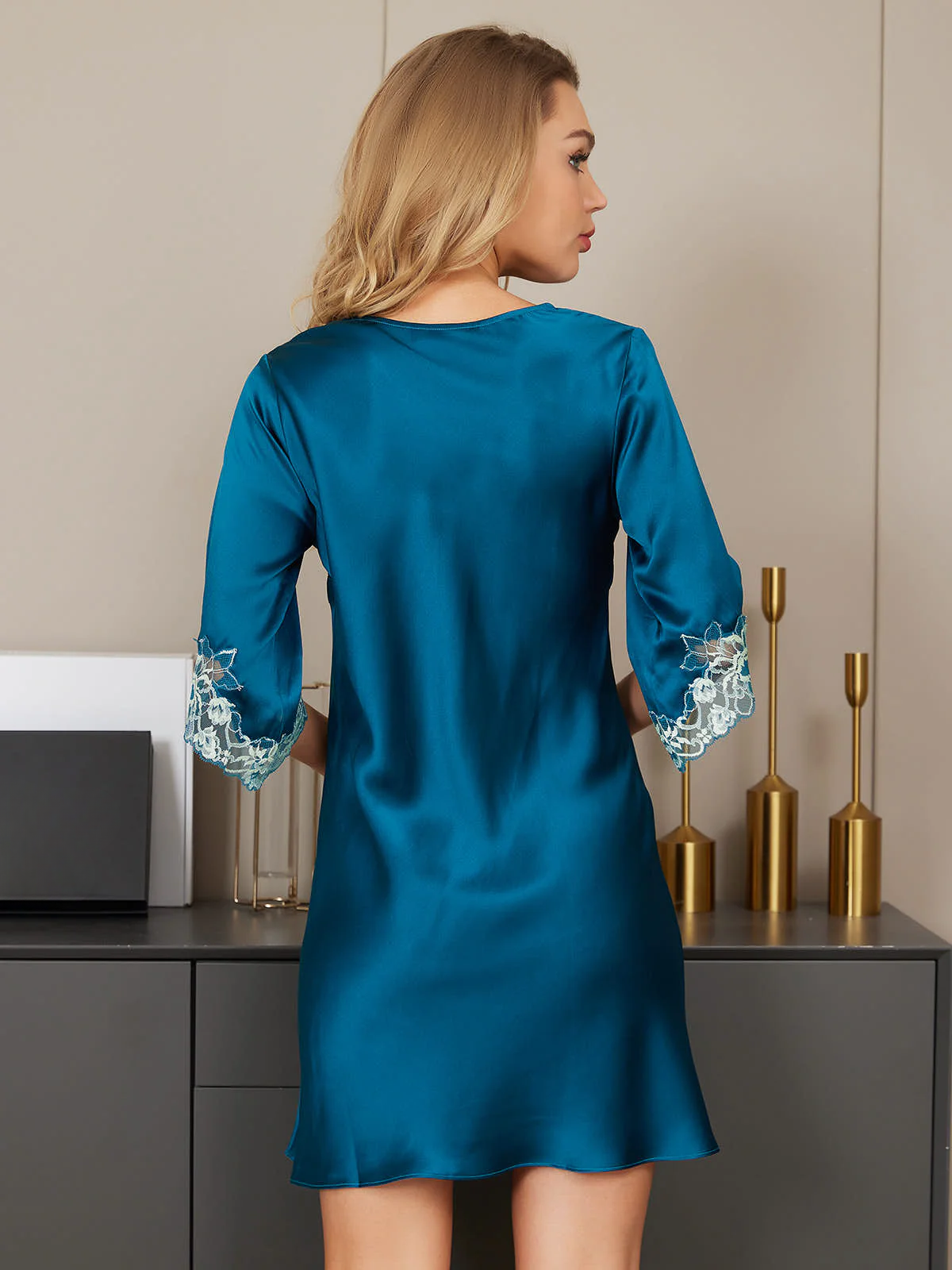 Esther | Verfijnde Zijde Jurk met Elegante Kant