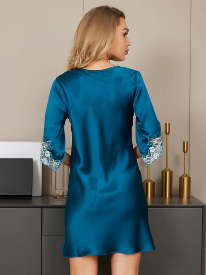 Esther | Verfijnde Zijde Jurk met Elegante Kant