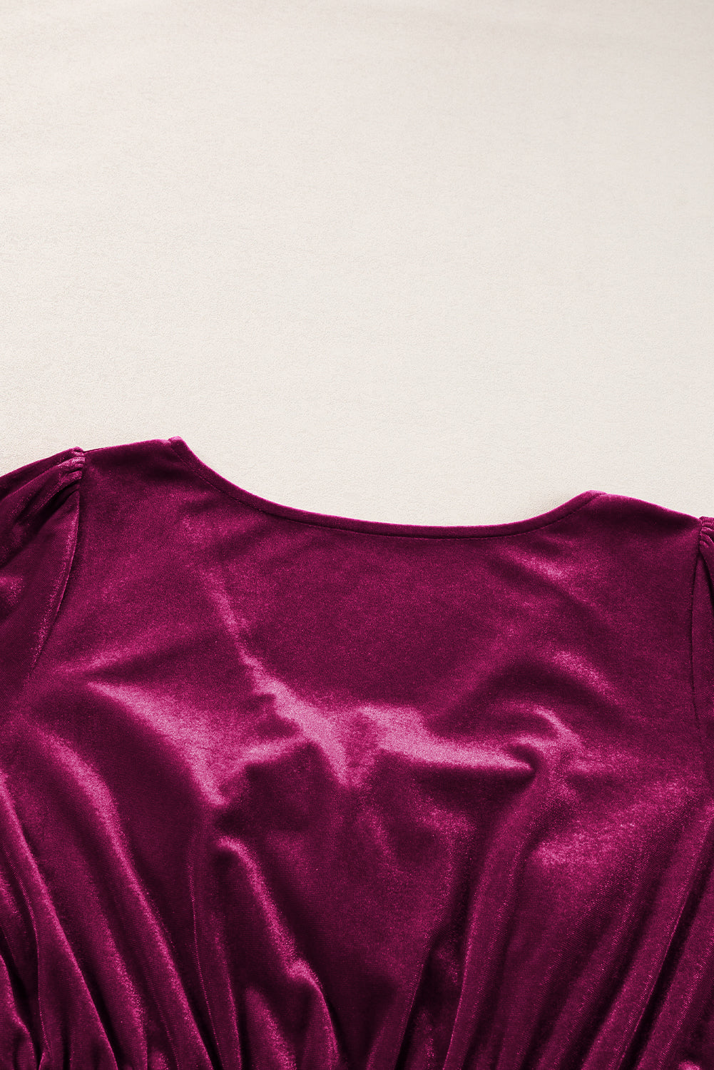 Cosima | Rode Dahlia Fluwelen Romper met Ruches Mouwen