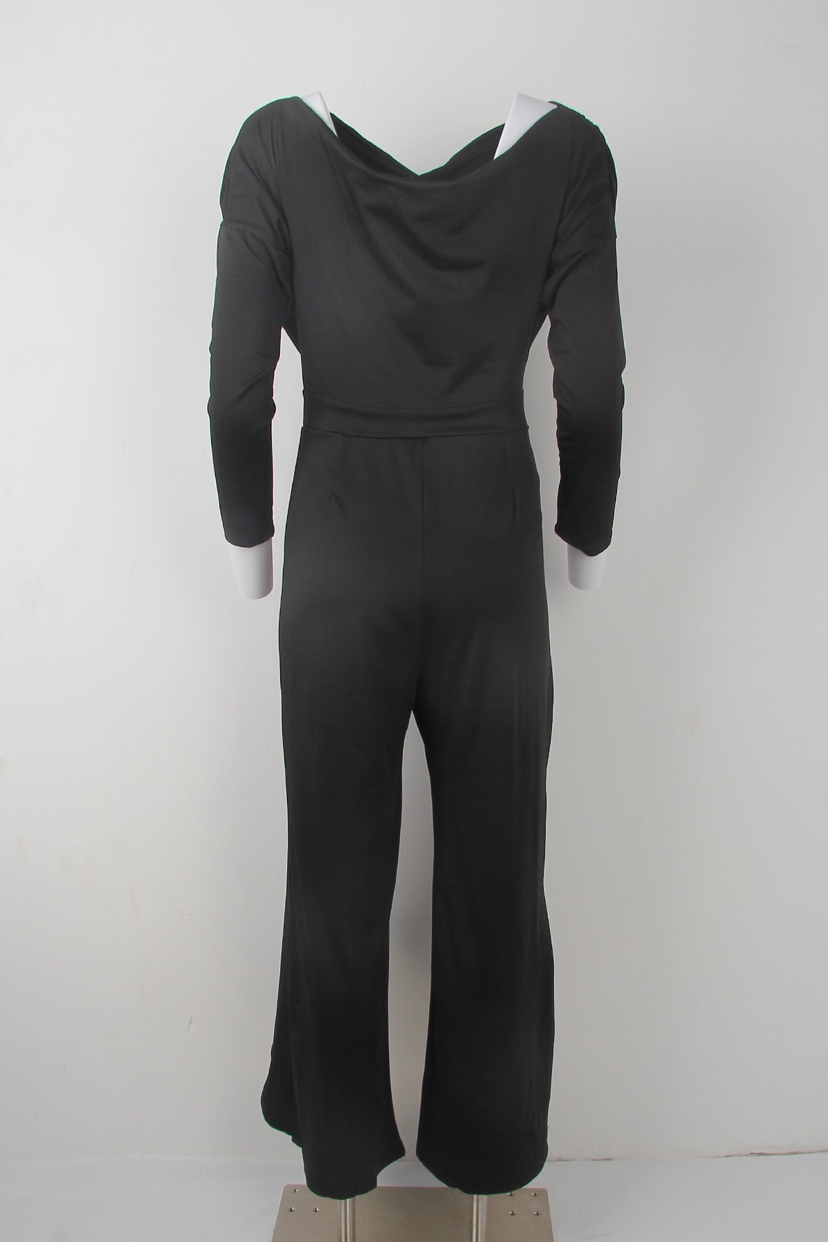 Alara | Elegante, schuine jumpsuit met één schouder