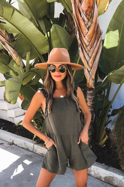 Zoya | Romper met vierkante hals, ruches en zakken