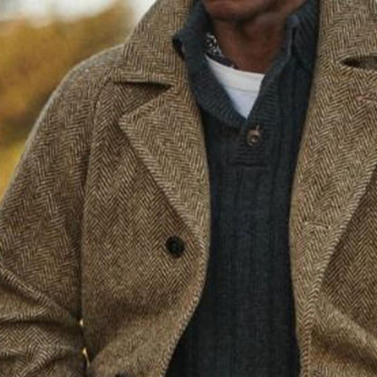 Eero | Ouderwetse halflange jas in visgraatmotief