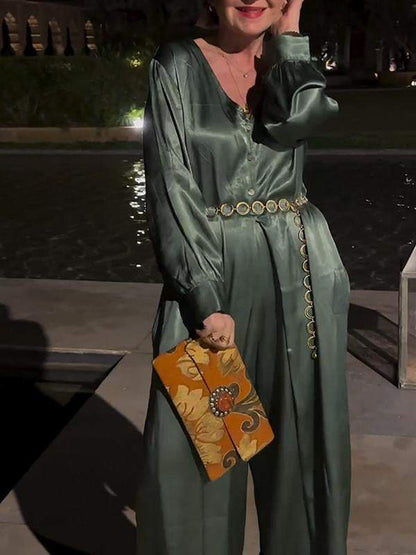 Glenda | Satijnen jumpsuit met lange mouwen en V-hals